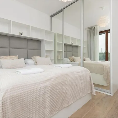 Okrzei 8 - With 2 Balconies By Renters
